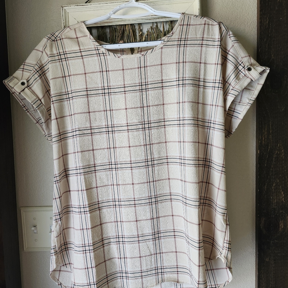 Plaid Short-Sleeve Women’s Top